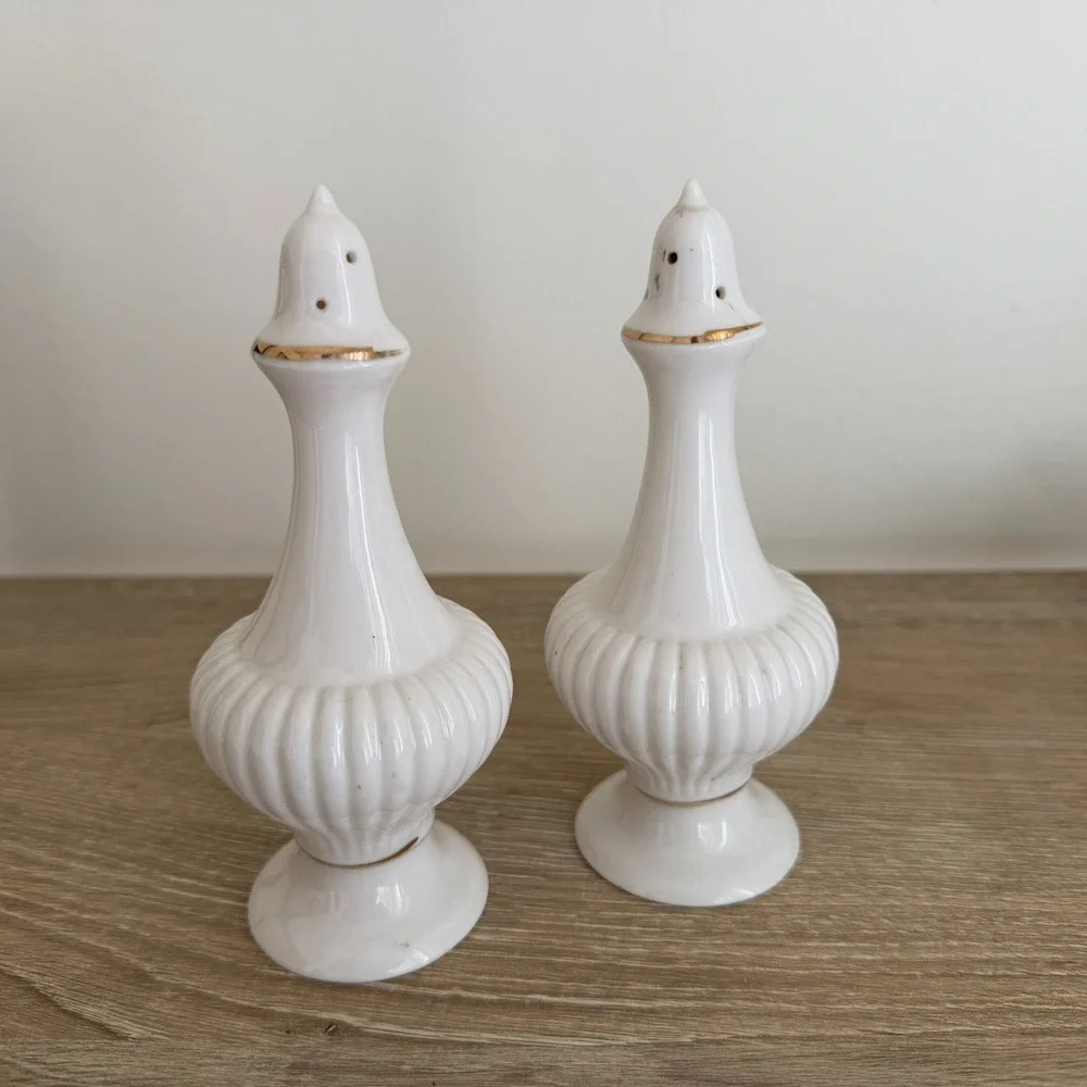 Porcelane‎ Collection Salt & Pepper Shakers Ribbed White Gold Trim 5 5/8